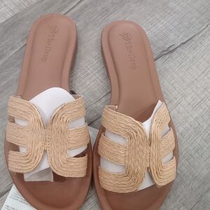 The Drop Women's Tan and White Sandals